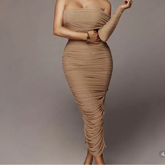 Dresses & Skirts - Cold shoulder dress